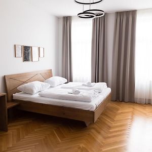 Deluxe Studio